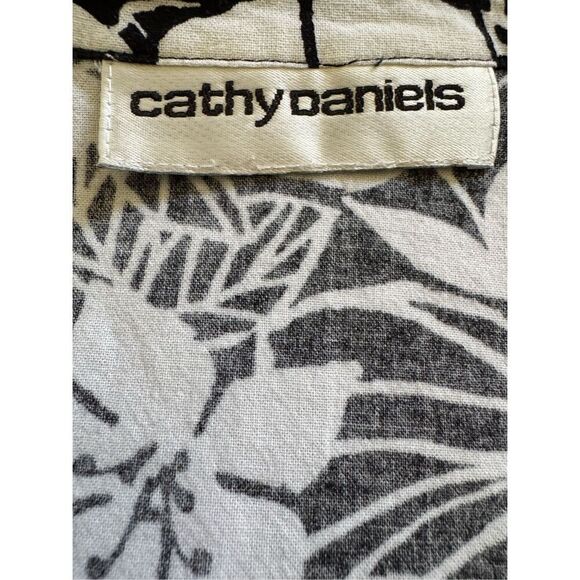 Cathy Daniel’s M black white button up floral vintage short sleeve Hawaiian cott - Picture 4 of 4
